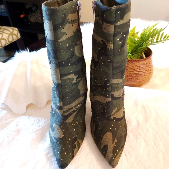 Camo Rhinestone Stiletto Sock Bootie by Steve Madden: Size 7 - Picture 4 of 10